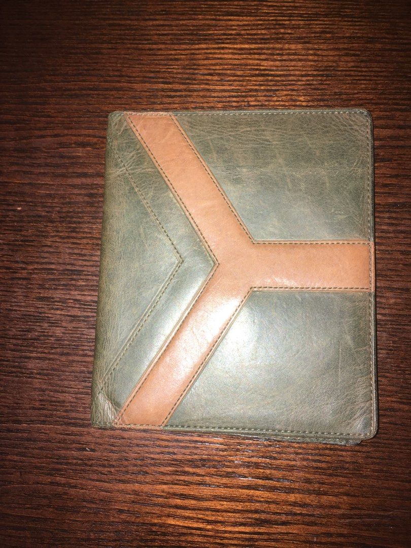 slim YSL wallet (Category: Luxury Bags & Wallets) located in Makati City. Submitted by unloadealr (Listing ID 1311021506, Image 2). Description: 10 x 12 cm subtle, won't bulge in pockets perfect for jackets sensible offers will be considered #luvearth.