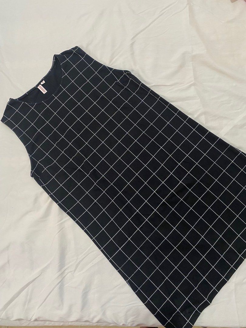 S/M Black formal/office dress (Category: Maternity wear) located in Taguig. Submitted by hellomariie (Listing ID 1311015294, Image 1). Description: Penshoppe Medium S-med only Bust 34-36 Waistline upto 36 Length 32 For pick up in Taguig.