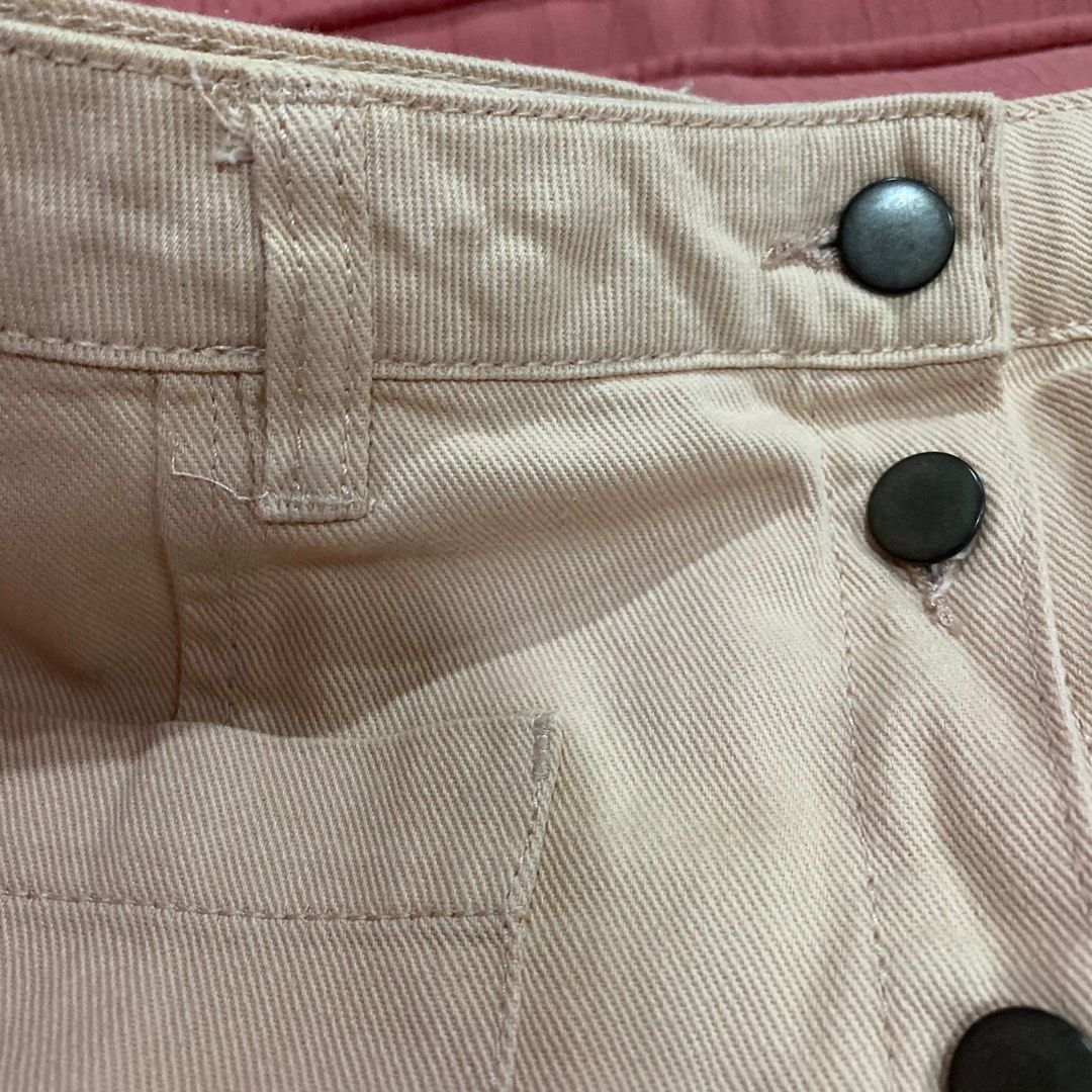 terranova cream beige denim skirt (Category: Skirts) located in Batangas. Submitted by beomchu (Listing ID 1311106937, Image 2). Description: ⭐️ read description before claiming ⭐️ — very high quality ! — color rate: 10/10 — denim — size: xxs - small mod: jnt and lbc mop: gcash only.