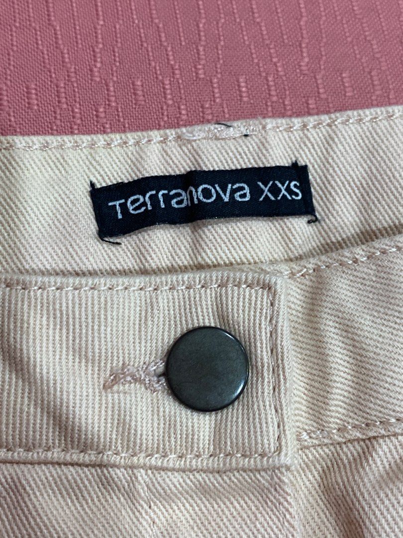terranova cream beige denim skirt (Category: Skirts) located in Batangas. Submitted by beomchu (Listing ID 1311106937, Image 3). Description: ⭐️ read description before claiming ⭐️ — very high quality ! — color rate: 10/10 — denim — size: xxs - small mod: jnt and lbc mop: gcash only.