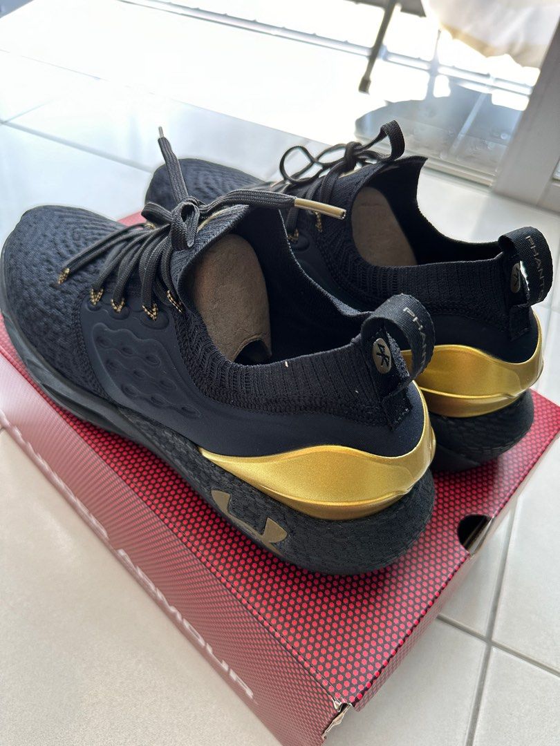 under armour hovr phantom 2 black and gold