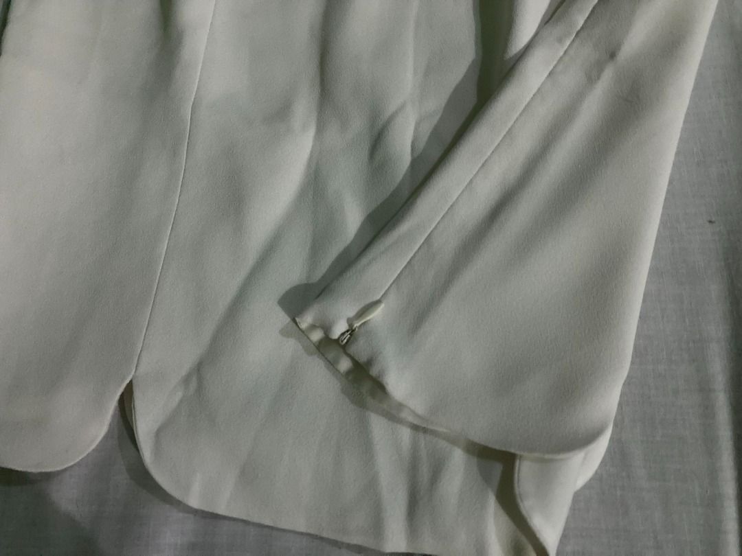 Unjour (Category: Blouses) located in Caloocan City. Submitted by markmba (Listing ID 1311065234, Image 3). Description: Used twice Zipper at the side.