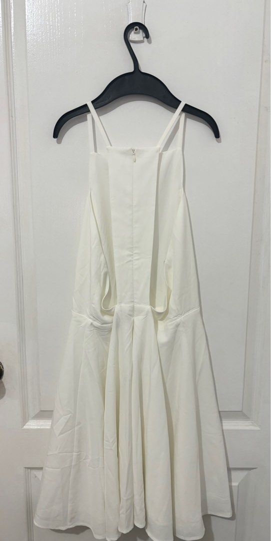 White halter dress - Very J (Category: Dresses) located in Quezon City. Submitted by Ma.Tind (Listing ID 1311058814, Image 3). Description: Brand new without tag Very J white dress Size L but fits M-L A line - halter style .