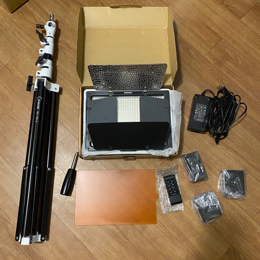 Yongnuo YN600II-L Led Video Light (Category: Lighting & Studio Equipment) located in Makati City. Submitted by jajaluc8 (Listing ID 1311098076, Image 3). Description: Model: YN600II-L Light Source: 600 LED beads Luminance Angle: 55° Color Temperature 5500k Remote Control Distance: more than 15m Power: 36W Weight: 1320g Lumen: 4800LM Size:260*188*40 Package Content: 5500K LED light Panel 2.4G Wireless Remote Hand Grip User Manual CT Filters x 2 Ad