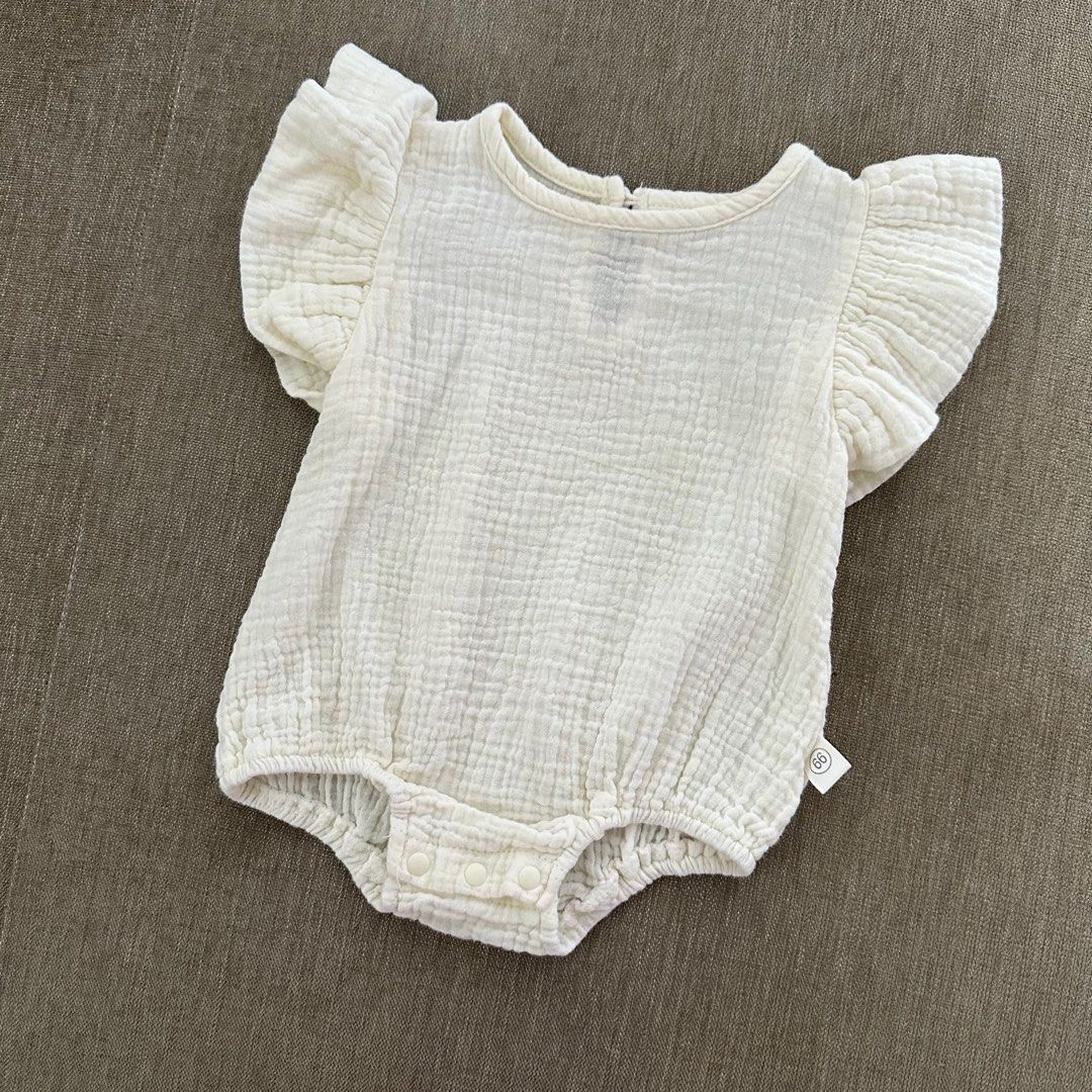 3-6M Cream Bodysuit (Category: Babies & Kids Fashion) located in Pasig City. Submitted by speciallyselected (Listing ID 1311191881, Image 1). Description: .