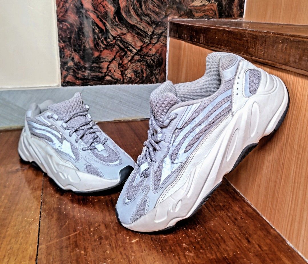 Yeezy 700 static size 6 deals