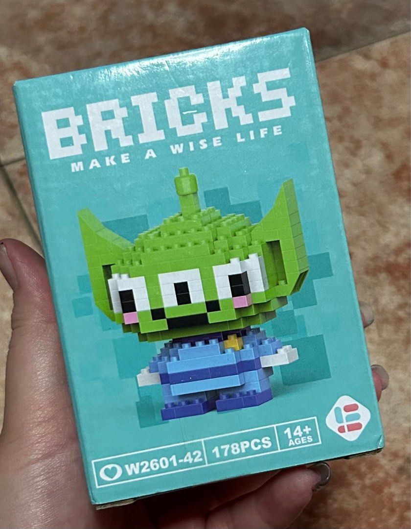 Alien bricks (Category: Lego & Building Sets) located in Singapore. Submitted by 3inniee (Listing ID 1311324537, Image 1). Description: Brand new alien figuring (the figuring is not done) .