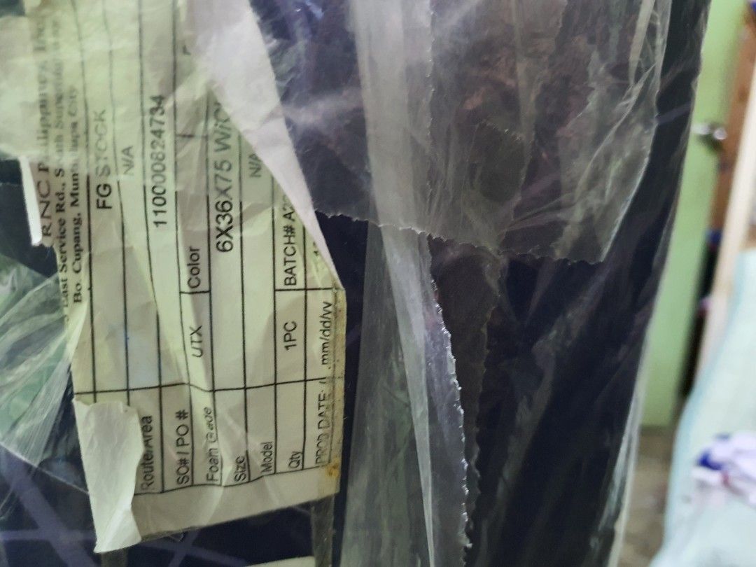 Authentic Uratex Mattress (single) (Category: Bed Frames & Mattresses) located in Calamba. Submitted by Dayleeeee (Listing ID 1311296480, Image 2). Description: 75×36×6 inches Used for 1 month Plastic was not removed while being used so smell and cleanliness is not an issue Rfs: decluttering and got a better replacement Authentic uratex, bought in a trusted store near SM calamba, have warranty.