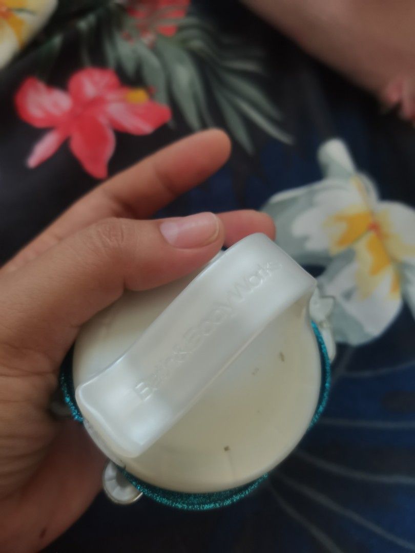 Bath & Body Works Scentportable Visor-Llama (Category: Home Fragrance) located in Bacolod City. Submitted by azedc (Listing ID 1311185013, Image 3). Description: Bbw car holder freshener Llama design.