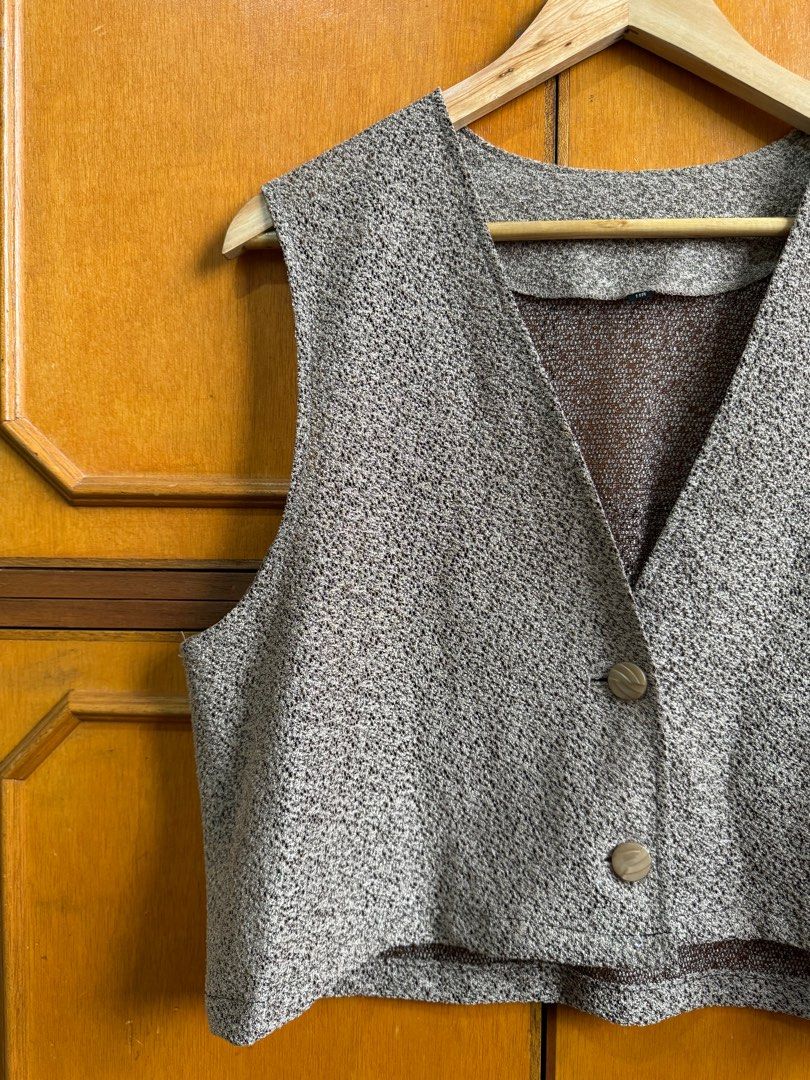 Brown Sheer Vest (Unisex) (Category: Formal Shirts) located in San Mateo. Submitted by da3dalus (Listing ID 1311238066, Image 2). Description: Condition: 9/10 - no noticeable flaws RFS: decluttering — fits XS body frames — photo may not reflect actual color due to lighting — photo when worn may/may not be available upon request • Mode of Payment: GCash only • Shipping* via LBC**, Lalamove, GrabExpress, Angkas Padala, GoGoExpress *Shipping fee, to