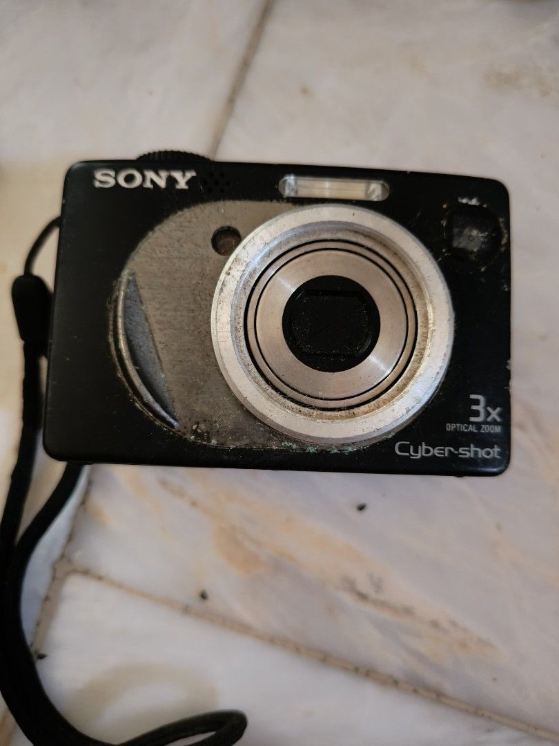 Take 2 pcs Canon / Sony Camera (Category: Cameras) located in Cavite. Submitted by sophiayudequina (Listing ID 1311302703, Image 3). Description: Bundle Php 2500 - 2 pcs - memory card not included - 1 camera uses film( Vintage) note: Digicam no battery yet (camera untested) Sophia 09265740431 MOP: Gcash MOD: Choose your courier pick up only. J&T/ Flash/ lalamove/ Grab Location: Molino 3 Bacoor Cavite.