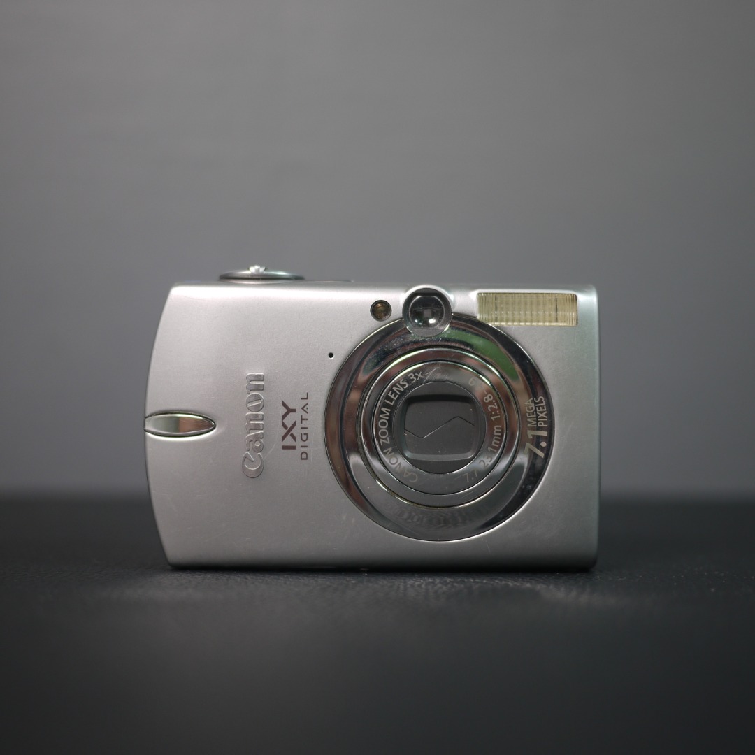 Canon IXY DIGITAL 700 BG