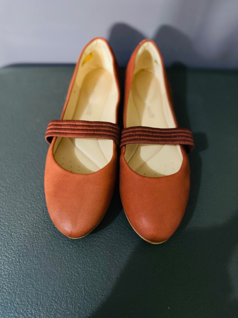 Clarks Grace Faye Women s Fashion Footwear Flats Sandals on Carousell