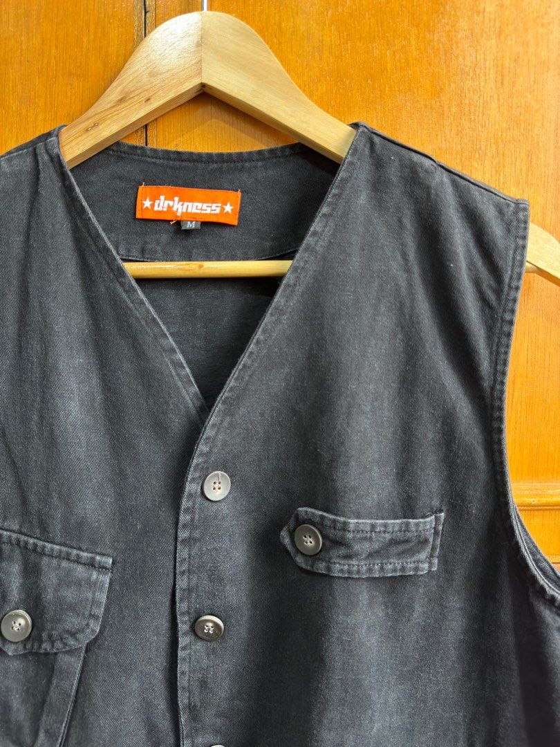 Drkness Black Utility Vest (Category: Vests) located in San Mateo. Submitted by da3dalus (Listing ID 1311240459, Image 3). Description: Condition: 8/10 - no noticeable flaws RFS: decluttering — fits S body frames — black talaga to huhu, sa cam lang talaga mukang blue lol — photo may not reflect actual color due to lighting — photo when worn may/may not be available upon request • Mode of Payment: GCash only • Shipping* via LBC**, Lalamove, GrabEx