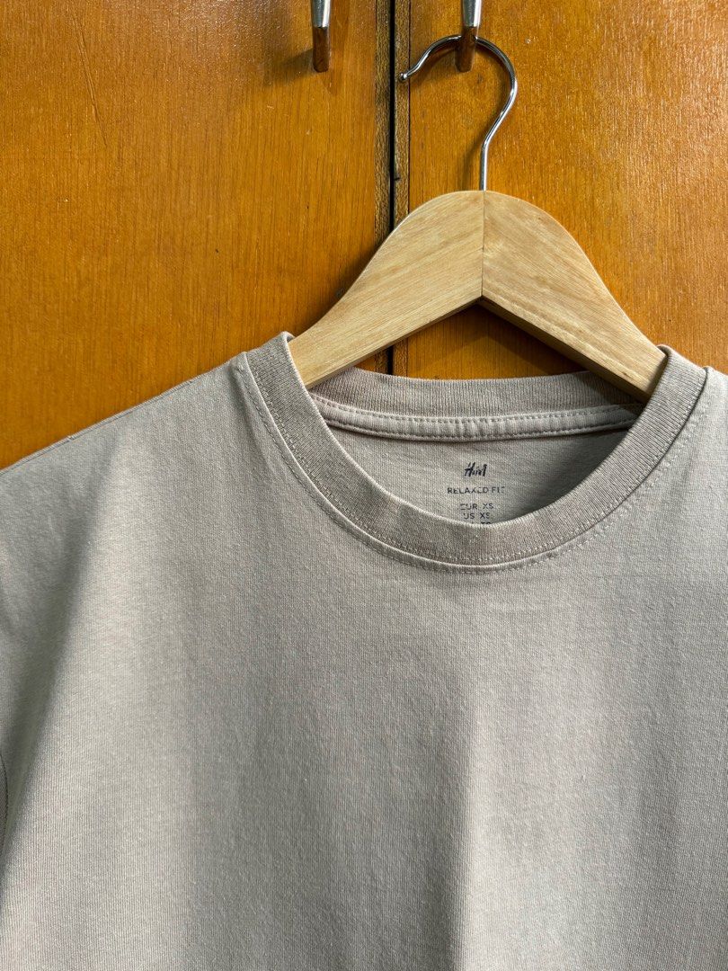 H&M Brown Shirt (Relaxed Fit) (Category: Tshirts & Polo Shirts ) located in San Mateo. Submitted by da3dalus (Listing ID 1311241486, Image 2). Description: Condition: 9/10 - barely loose neckline RFS: decluttering — fits XS-S body frames — thick fabric — used thrice — photo may not reflect actual color due to lighting — photo when worn may/may not be available upon request • Mode of Payment: GCash only • Shipping* via LBC**, Lalamove, GrabExpress
