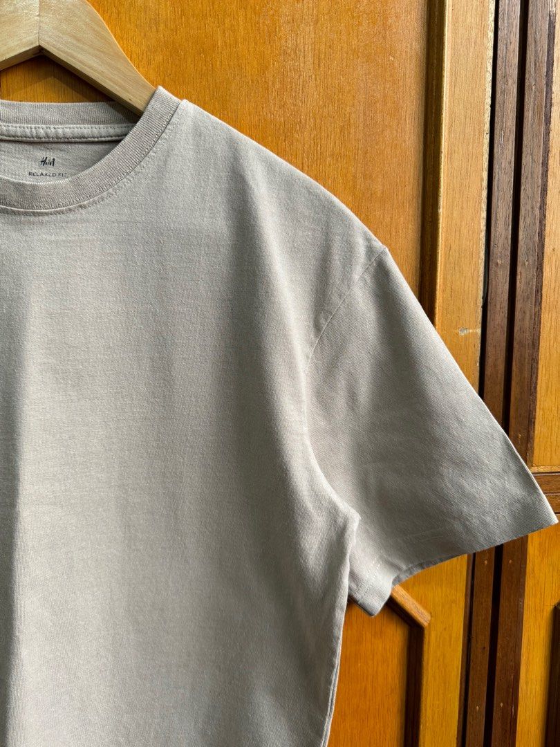 H&M Brown Shirt (Relaxed Fit) (Category: Tshirts & Polo Shirts ) located in San Mateo. Submitted by da3dalus (Listing ID 1311241486, Image 3). Description: Condition: 9/10 - barely loose neckline RFS: decluttering — fits XS-S body frames — thick fabric — used thrice — photo may not reflect actual color due to lighting — photo when worn may/may not be available upon request • Mode of Payment: GCash only • Shipping* via LBC**, Lalamove, GrabExpress