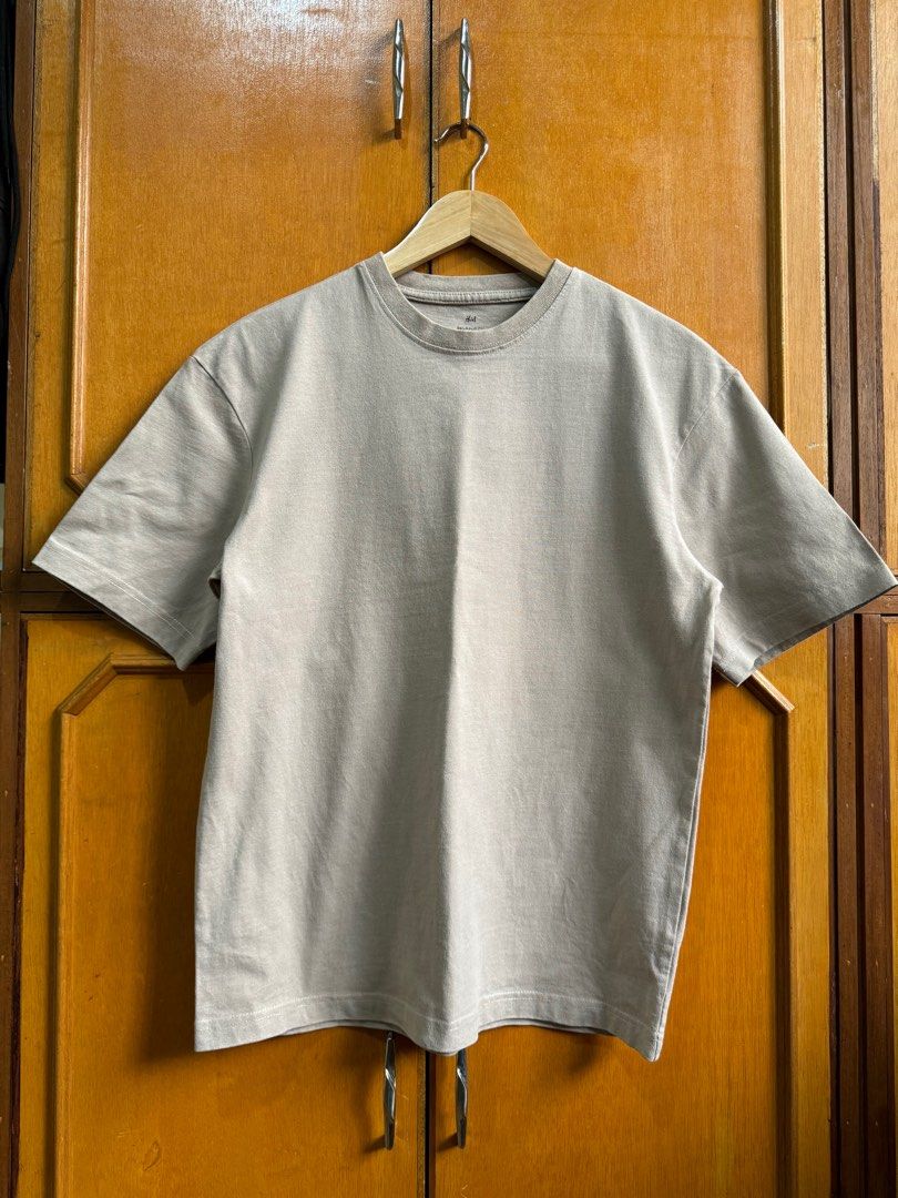 H&M Brown Shirt (Relaxed Fit) (Category: Tshirts & Polo Shirts ) located in San Mateo. Submitted by da3dalus (Listing ID 1311241486, Image 1). Description: Condition: 9/10 - barely loose neckline RFS: decluttering — fits XS-S body frames — thick fabric — used thrice — photo may not reflect actual color due to lighting — photo when worn may/may not be available upon request • Mode of Payment: GCash only • Shipping* via LBC**, Lalamove, GrabExpress