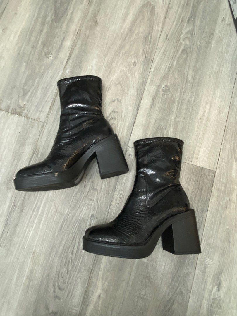 Kenneth Cole super soft chunky boots (Category: Boots) located in Pasig City. Submitted by chibp (Listing ID 1311292980, Image 2). Description: Super soft material Stylish but also comfortable. Snow and waterproof but wearable in any kind of weather. Bought from Kenneth Cole Boutique in Powerplant Rockwell. Original Price upwards of ₱7k (can’t recall exactly).