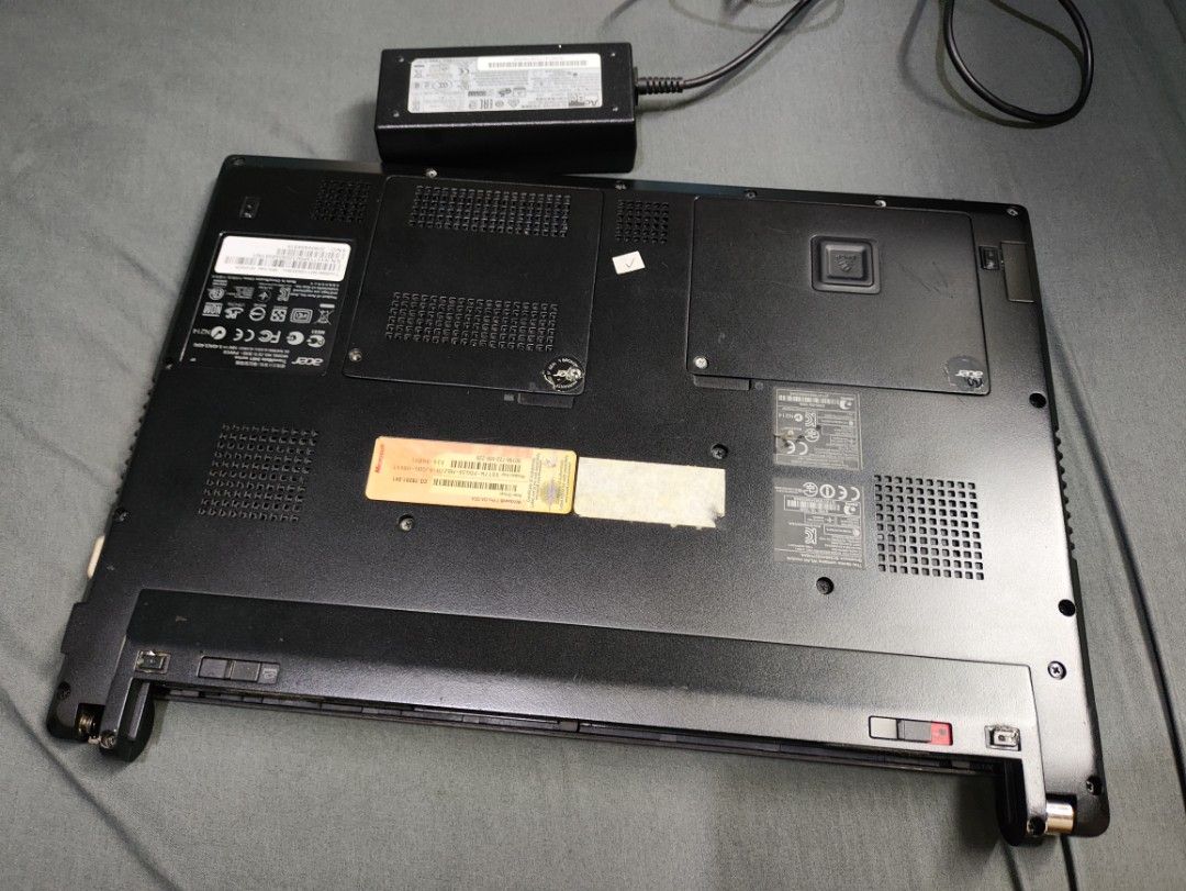 Laptop i5 With ISSUE -paki basa (Category: Laptops & Notebooks) located in Bacoor. Submitted by ivanyun (Listing ID 1311320967, Image 2). Description: Issue: MAGBASA po para iwas tanong. #1. nabasag lcd wala NG LCD(Removed!) #2. NO battery BAWAL po sa maarte! :) Acer travelmate Laptop include: unit and charger only magagamit nlng sia pag nakakabit sa HDMI thru EXTERNAL monitor. tapos pde mo saksakan ng usb mouse and usb keyboard. parang CPU unit 