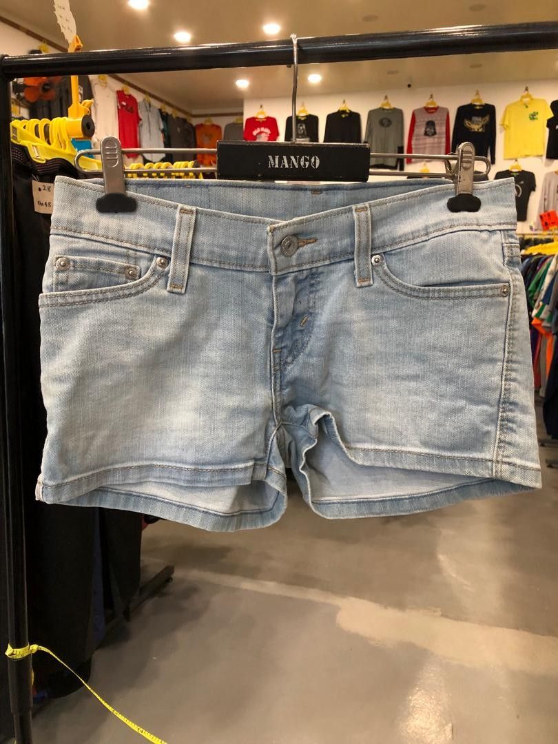 Levi s jeans hot pants Women s Fashion Bottoms Shorts on Carousell