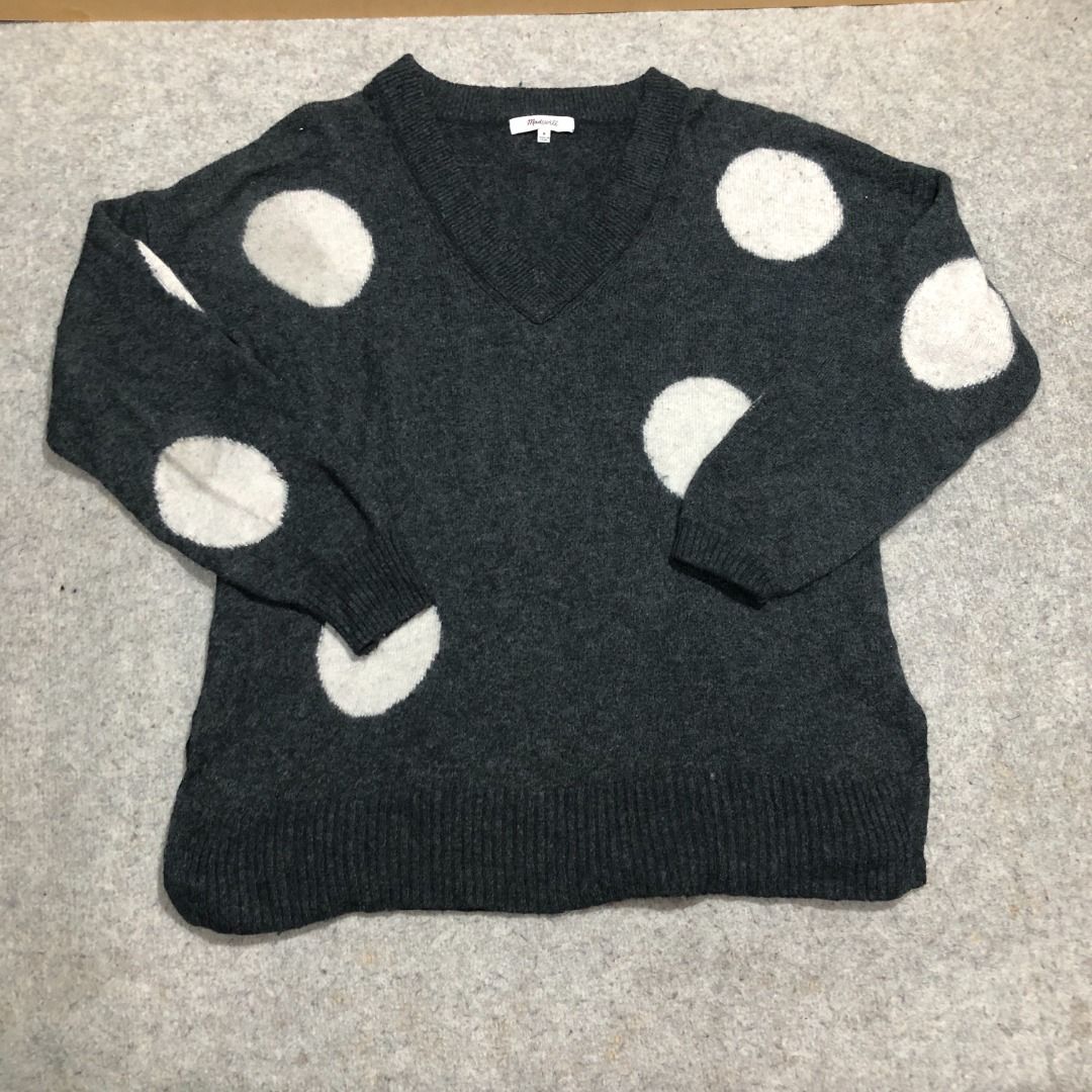 MADEWELL Dotted Bartlett V-Neck Pullover Sweater in Coziest Yarn Size Medium (Category: Longsleeves) located in Santa Rosa. Submitted by sergids (Listing ID 1311310464, Image 2). Description: MADEWELL Dotted Bartlett V-Neck Pullover Sweater in Coziest Yarn Size Medium Great condition. Check fitting tops to ensure this fits you. Dimensions below are exact measurements, see pics as well for comparison. 9/10 Condition and Colorway Dimensions: Size M