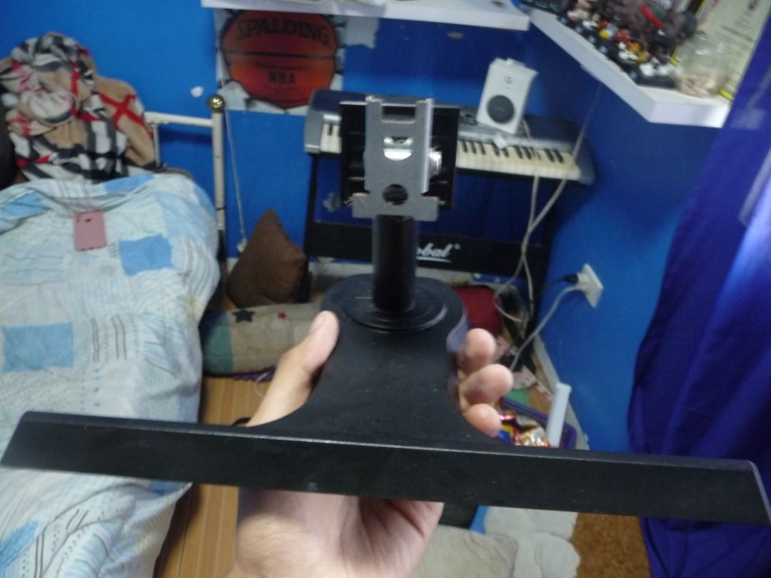 Monitor stand (Category: Computer Parts) located in Los Banos. Submitted by justinthegreat53 (Listing ID 1311329023, Image 1). Description: fixed price .