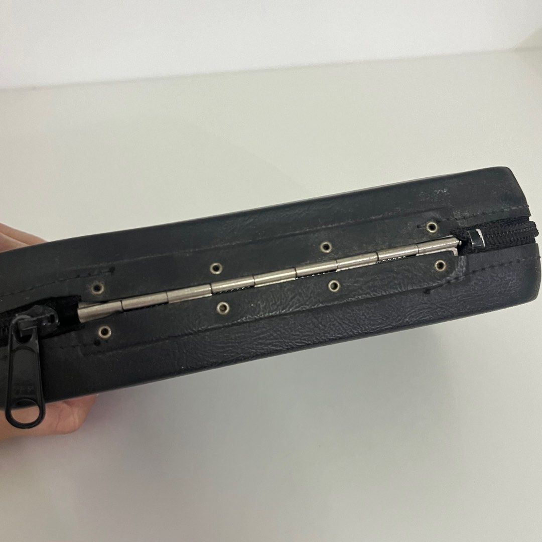 ophthalmoscope (Welch Allyn) with issue (Category: Everything Else Others) located in Quezon City. Submitted by selling.thingzzz (Listing ID 1311296633, Image 3). Description: ❣️see photos for actual condition ❣️issue: not sure if sira ang bulb or needs repair, hindi umiilaw.