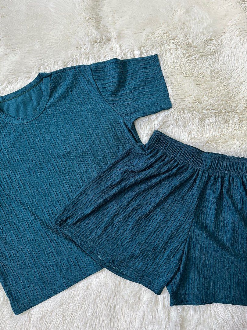 Plus Size Terno - Emerald Green (Category: Sets or Coordinates) located in Mandaluyong City. Submitted by jelay_preloved (Listing ID 1311255121, Image 2). Description: ✿ Brand New ✿ 100% new ✿ Fits medium to 2XL ✿ Fabric: Bark Crepe ✿ Blouse Width: 21.5 inches ✿ Blouse Length: 23 inches ✿ Short Length: 15 inches ✿ Short Waistline: 26-44 inches ✿ Shipping not included ✿ J&T | Lalamove.