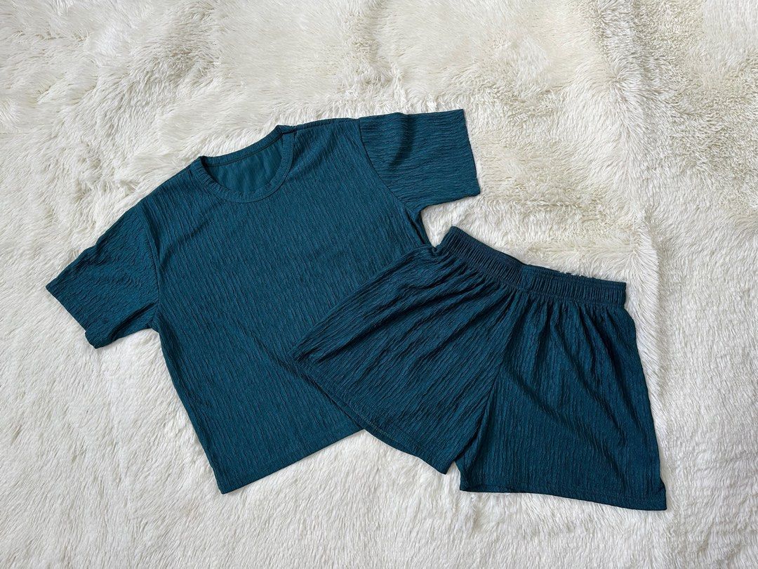Plus Size Terno - Emerald Green (Category: Sets or Coordinates) located in Mandaluyong City. Submitted by jelay_preloved (Listing ID 1311255121, Image 1). Description: ✿ Brand New ✿ 100% new ✿ Fits medium to 2XL ✿ Fabric: Bark Crepe ✿ Blouse Width: 21.5 inches ✿ Blouse Length: 23 inches ✿ Short Length: 15 inches ✿ Short Waistline: 26-44 inches ✿ Shipping not included ✿ J&T | Lalamove.
