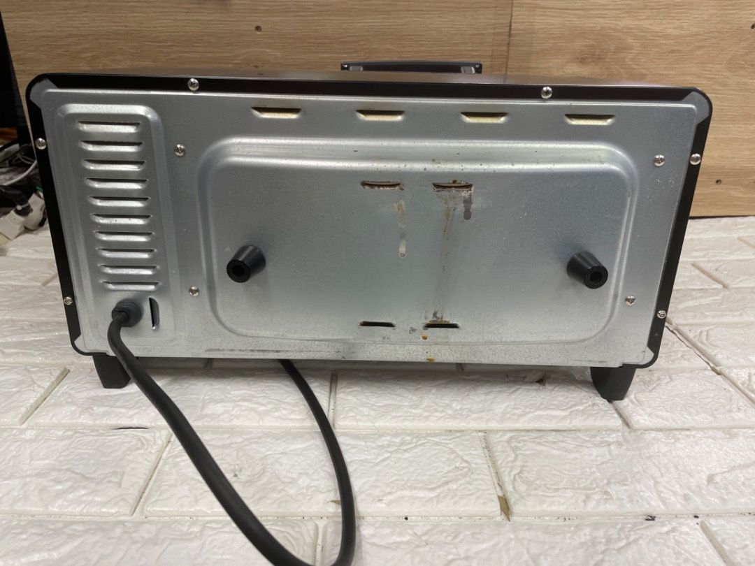 Russell Hobbs bake expert mini toaster oven (Category: Ovens & Toasters) located in Pasay City. Submitted by enrico_appliances (Listing ID 1311237199, Image 3). Description: used condition 220 volts natural convection oven fits 9 inch pizza 4 slice capacity includes bake pan and rack 1150 watts cooking power 230 degree celsius max temperature.