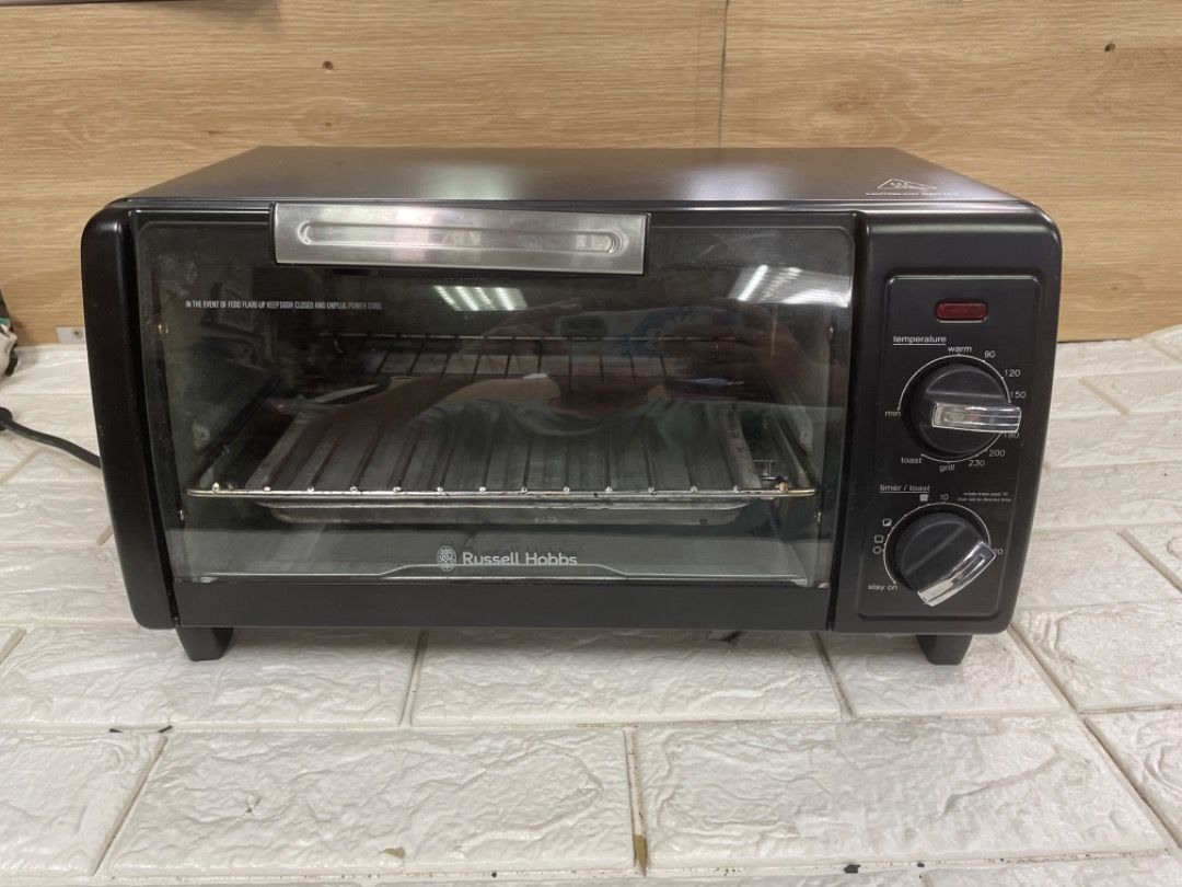 Russell Hobbs bake expert mini toaster oven (Category: Ovens & Toasters) located in Pasay City. Submitted by enrico_appliances (Listing ID 1311237199, Image 1). Description: used condition 220 volts natural convection oven fits 9 inch pizza 4 slice capacity includes bake pan and rack 1150 watts cooking power 230 degree celsius max temperature.