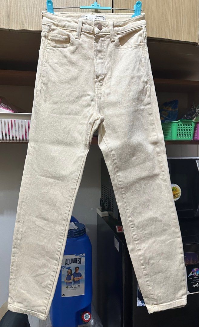 Stradivarius Cream Mom Slim Jeans (Category: Jeans) located in Quezon City. Submitted by anjellyqa (Listing ID 1311271786, Image 1). Description: -bought in orange app -used twice only -good condition -size: 25-26 rfs: does not fit me pm for more pics 🏷️mop: gcash, bdo.
