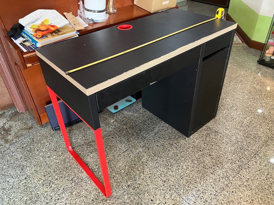 Study table (Category: Tables & Sets) located in Singapore. Submitted by shanpai (Listing ID 1311232561, Image 1). Description: Study table, well used, selling because needed a bigger table Arrange own transport from my place.