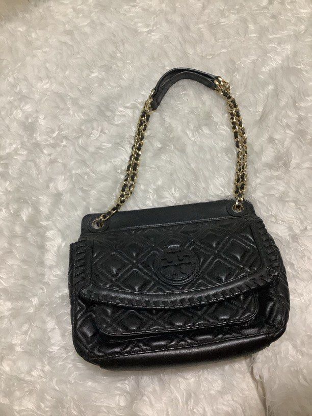 Tory Burch Marion Crossbody (Category: Luxury Bags & Wallets) located in Dagupan City. Submitted by strapsandstripes (Listing ID 1311264286, Image 2). Description: Black Tory Burch Shoulder Bag Used 2x only W/ chain strap.