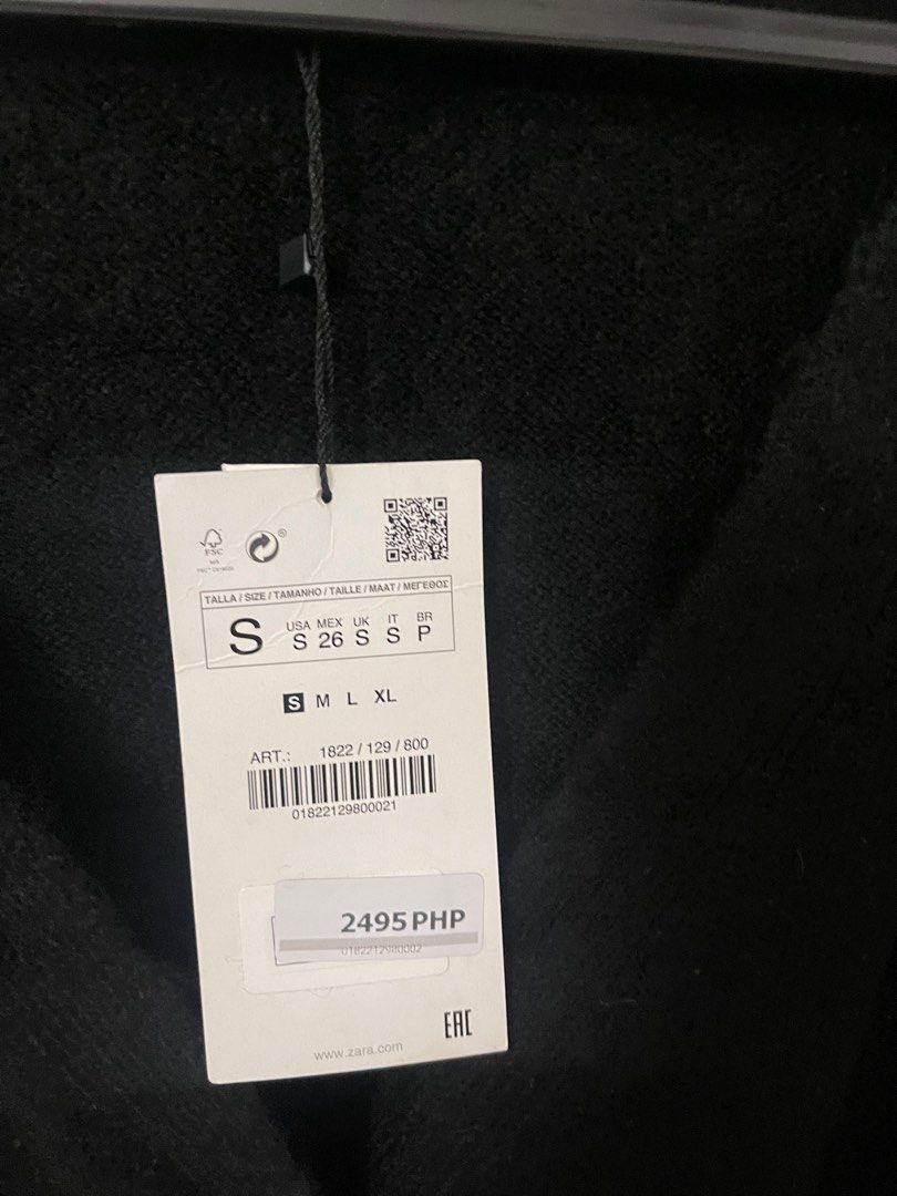 ZARA oversized sweater (Category: Longsleeves) located in Mandaluyong City. Submitted by maxfilter (Listing ID 1311311927, Image 2). Description: snall but oversized.