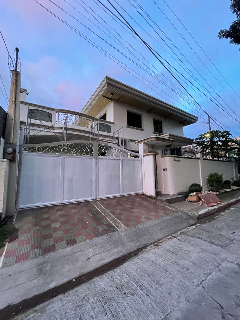 Big house Tandang Sora Visayas Culiat Quezon City House for Rent, 6 parking slots, Property