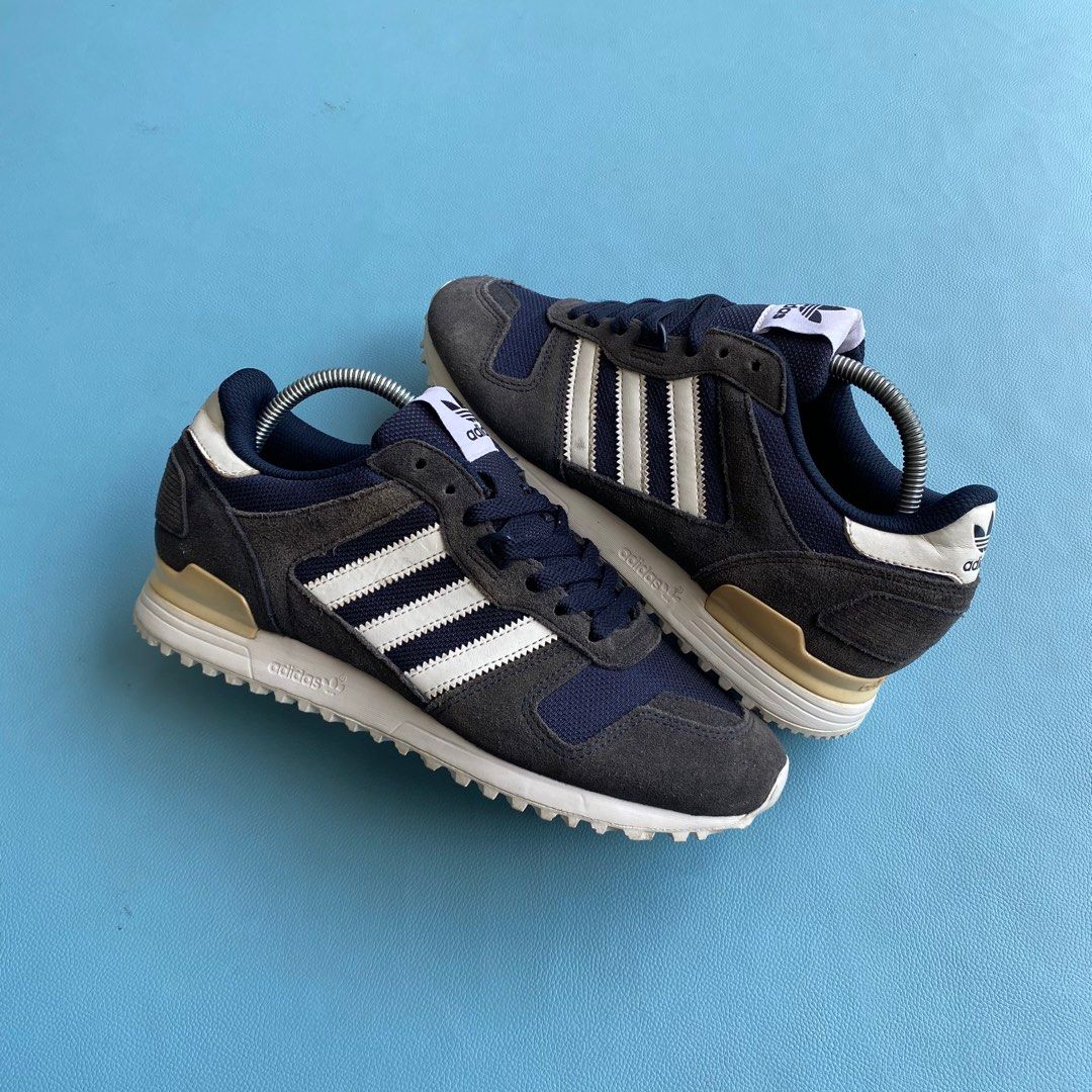 ADIDAS ZX 700 Fesyen Pria Sepatu Sneakers di Carousell