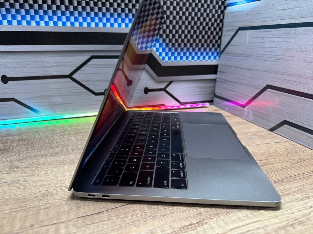 Apple MacBook Pro Retina 2017 Retina 13.3吋2.3Ghz i5 /8GB ram 