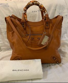 (Category: ) located in . Submitted by lovebrand (Listing ID 1311505111, Image 1). Description: .