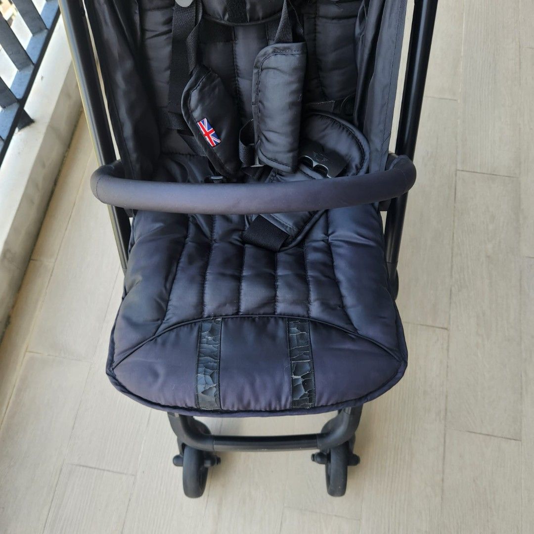Baby Stroller (Category: Strollers) located in Singapore. Submitted by plainbread (Listing ID 1311437277, Image 3). Description: Mint condition with slight wear as seen on pictures Sitting area is immaculate.