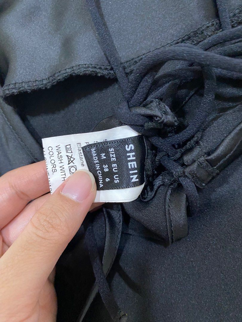 Black backless top SHEIN (Category: Sleeveless) located in Pasig City. Submitted by declutter890 (Listing ID 1311368393, Image 3). Description: .