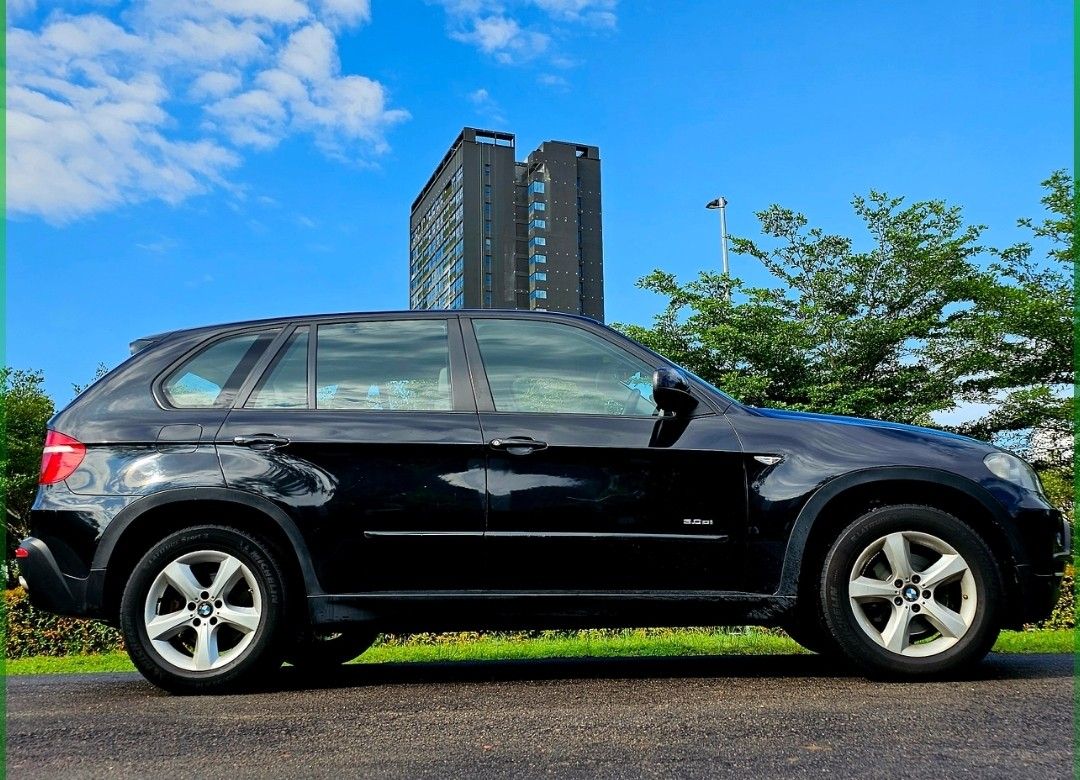 BMW X5 xDrive30i (A) (Category: Used Cars) located in Singapore. Submitted by sellmylife (Listing ID 1311477036, Image 3). Description: Rare 7 seater model. 3.0L straight 6 cylinder turbocharged engine producing 268bhp mated to butter smooth reliable 8 speed ZF gearbox. All wheel drive. Keyless entry. Full stock condition. Full servicing with receipt. Gearbox overhauled. Changed recently for driveshaft, engine mount, aircon compressor, absorber. 
