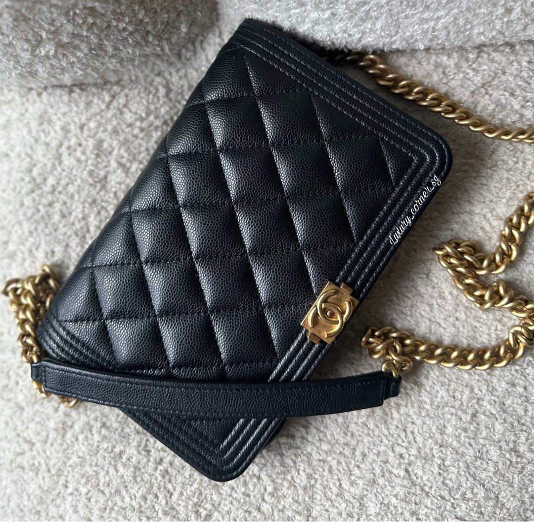 Chanel boy woc black deals