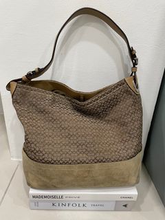 (Category: ) located in . Submitted by aadea_preloved79 (Listing ID 1311347364, Image 1). Description: .