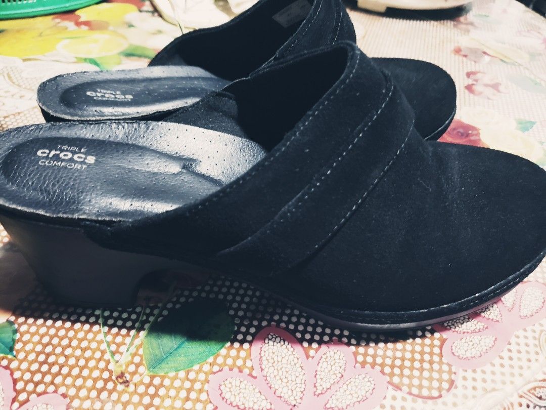 CROCS SARAH SUEDE clog Women s Fashion Footwear Flats Sandals on Carousell