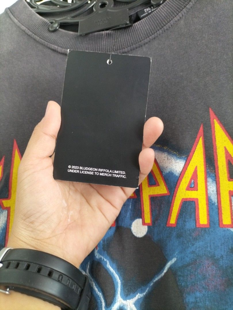 Def Leppard Band Shirt (Category: Tshirts & Polo Shirts ) located in Bacoor. Submitted by dizenyo (Listing ID 1311379107, Image 3). Description: brand new with tag 2XL on tag official merch october 1993 the never ending weekend tour.