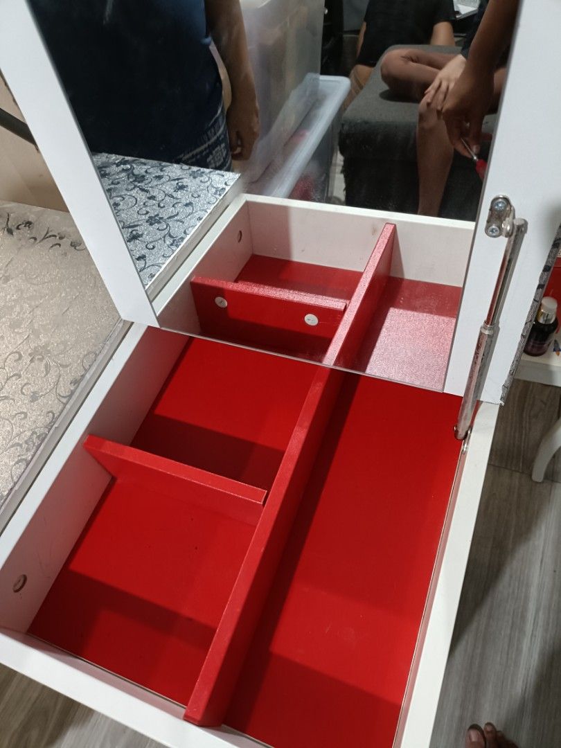Dressing table (Category: Tables & Sets) located in Singapore. Submitted by nrl_syfqh14 (Listing ID 1311455896, Image 3). Description: measurements in the photos.
