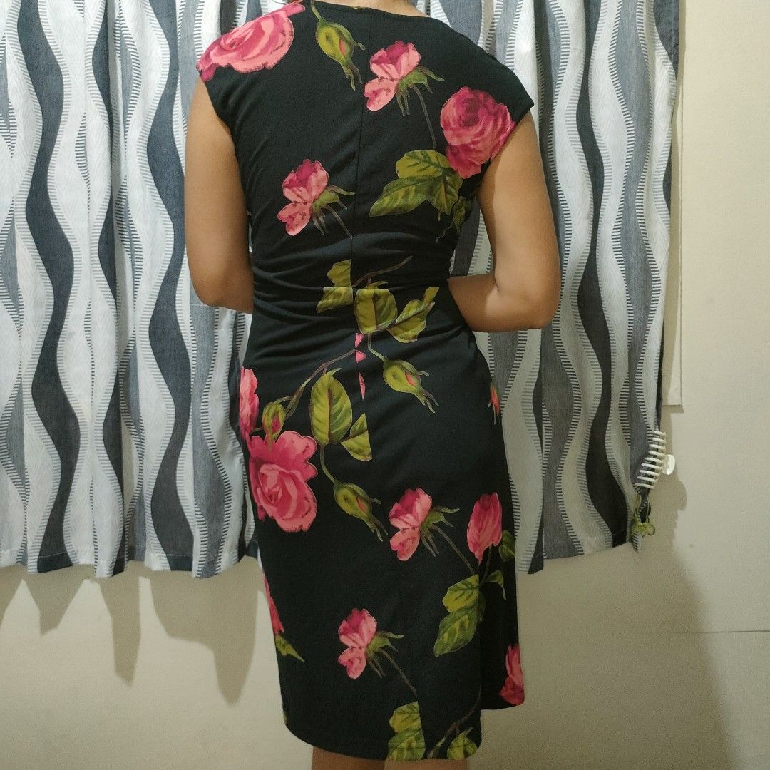 Floral v-neck dress (Category: Dresses) located in Abucay. Submitted by kklpp (Listing ID 1311494394, Image 2). Description: .