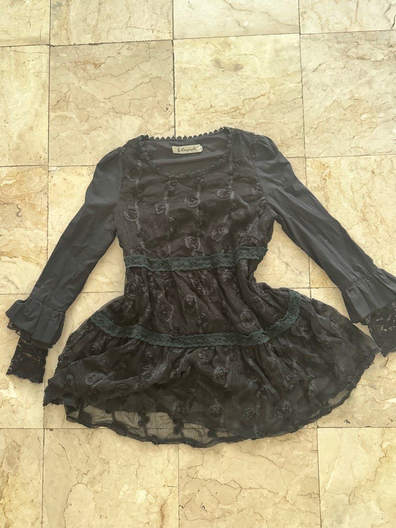 Goth Lolita Darkcore Lace Longsleeves (Category: Longsleeves) located in Caloocan City. Submitted by archivebyclair (Listing ID 1311349178, Image 1). Description: Fits XS to S — goes a bit tight on the arm part since its for small size kaya i wasn’t able to wear it since im size M. — SUUUUPER pretty nito!!! — not makati ang tela — have inner lining Loc: Metro Manila, Caloocan City Payment: Gc4sh Delivery: Lalamove, Grab, GGX, Flash or LBC.