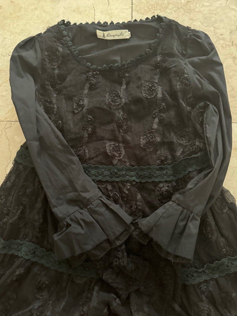 Goth Lolita Darkcore Lace Longsleeves (Category: Longsleeves) located in Caloocan City. Submitted by archivebyclair (Listing ID 1311349178, Image 2). Description: Fits XS to S — goes a bit tight on the arm part since its for small size kaya i wasn’t able to wear it since im size M. — SUUUUPER pretty nito!!! — not makati ang tela — have inner lining Loc: Metro Manila, Caloocan City Payment: Gc4sh Delivery: Lalamove, Grab, GGX, Flash or LBC.